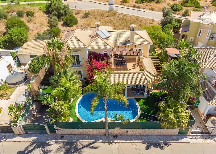 Oasis Tropical, Jardim E Piscina!